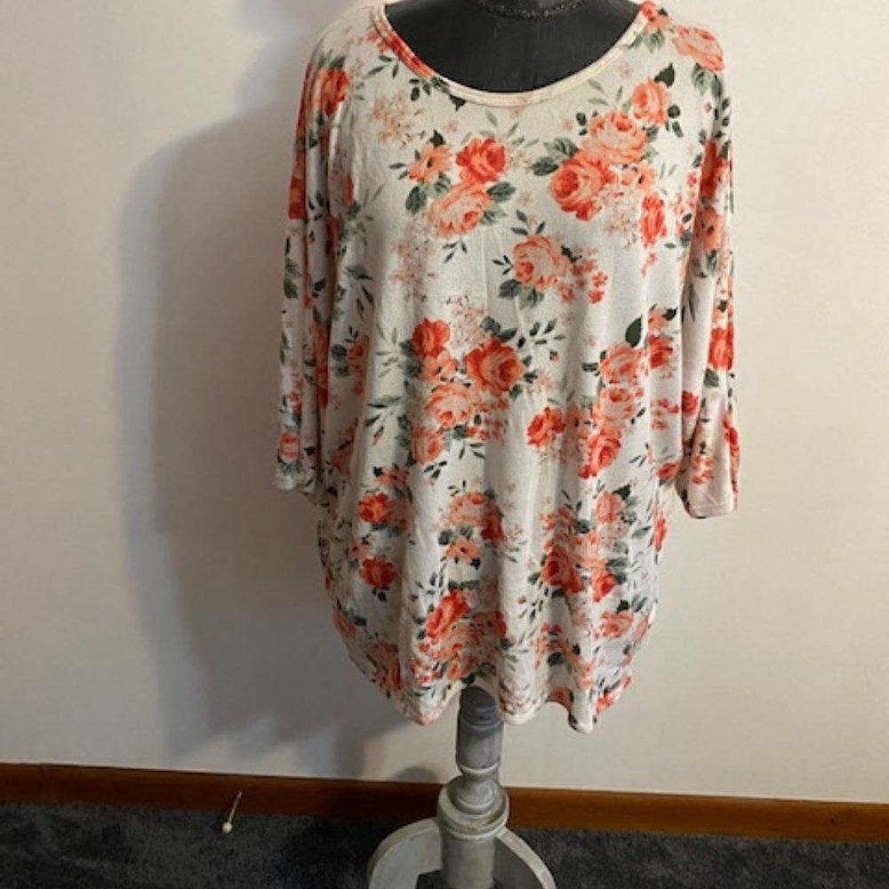 Bobbie Brooks Plus size Floral print Tunic with dolman sleeves, size 2X